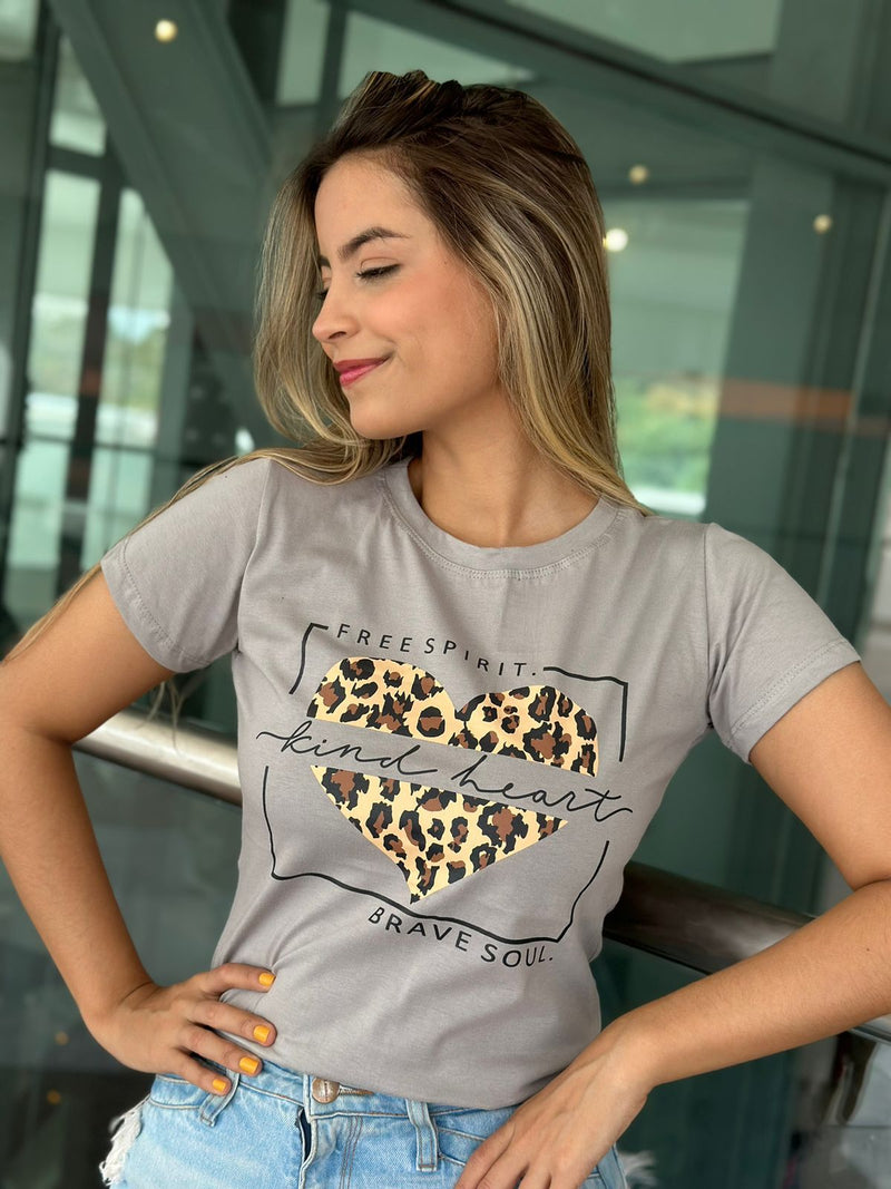 Camiseta Feminina Básica: Estilo, Conforto e Versatilidade em várias estampas.